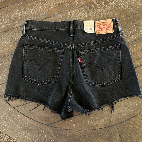 NWT Levi's 501 Black Denim Shorts Size 29 - Picture 3 of 6